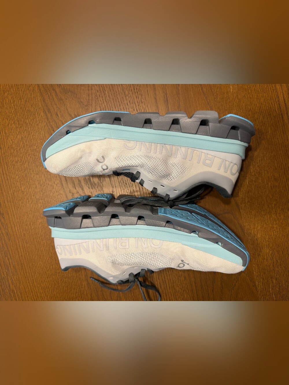 On Cloudflow 5 Artic/Stone Women's Size 10